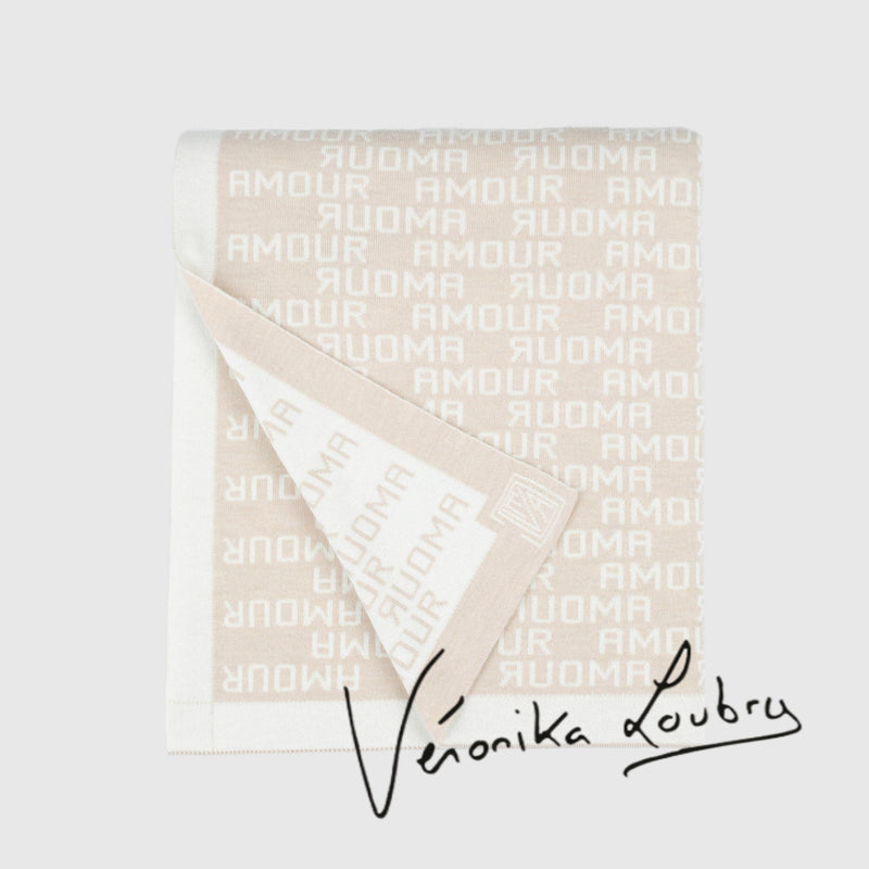 Latte-Linen: VERONIKA LOUBRY's signature color